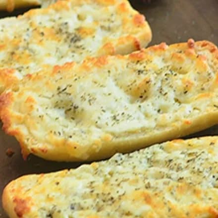 Garlic Bread with Cheeze