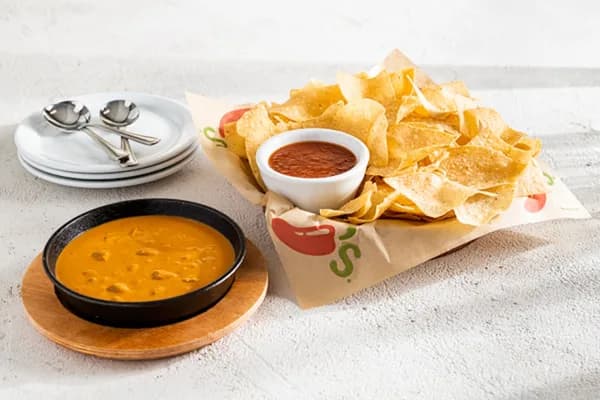 Skillet Beef Queso & Chips