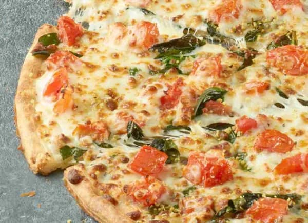 Fresh Spinach & Tomato Alfredo Pizza, Thin Crust