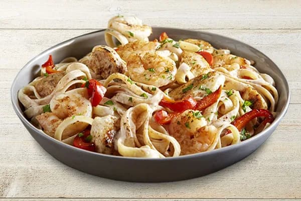 Cajun Shrimp & Chicken Pasta with Breadstick