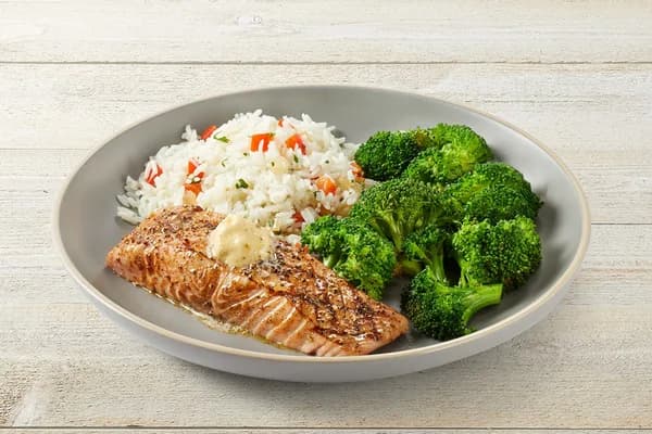 Salmon Fillet with Mashed Potatoes & Garlic-Butter Broccoli